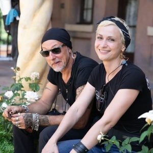 Оператор Галина Хатчинс и осветитель Сергей Светной на съёмках фильма «Ржавчина». Источник: Facebook Сергея Светнова.